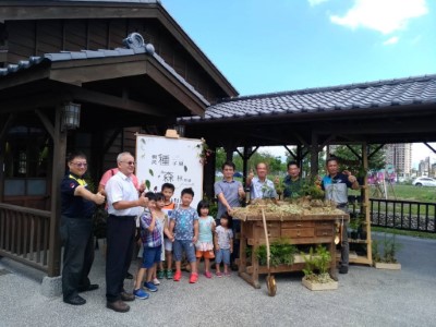 種  森  林三館開幕讚